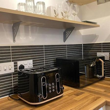 The Onyx Suite - 1 Bed Apartment W/ Free Parking Cardiff Exterior foto